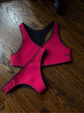 Abysse Neoprene Top & Bottom Jenna Set in Hot Pink size Large